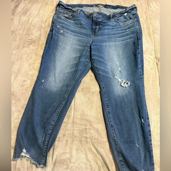 Torrid Boyfriend Vintage Straight Medium Washed Distressed Jeans Plus Size 24R - Picture 1 of 5